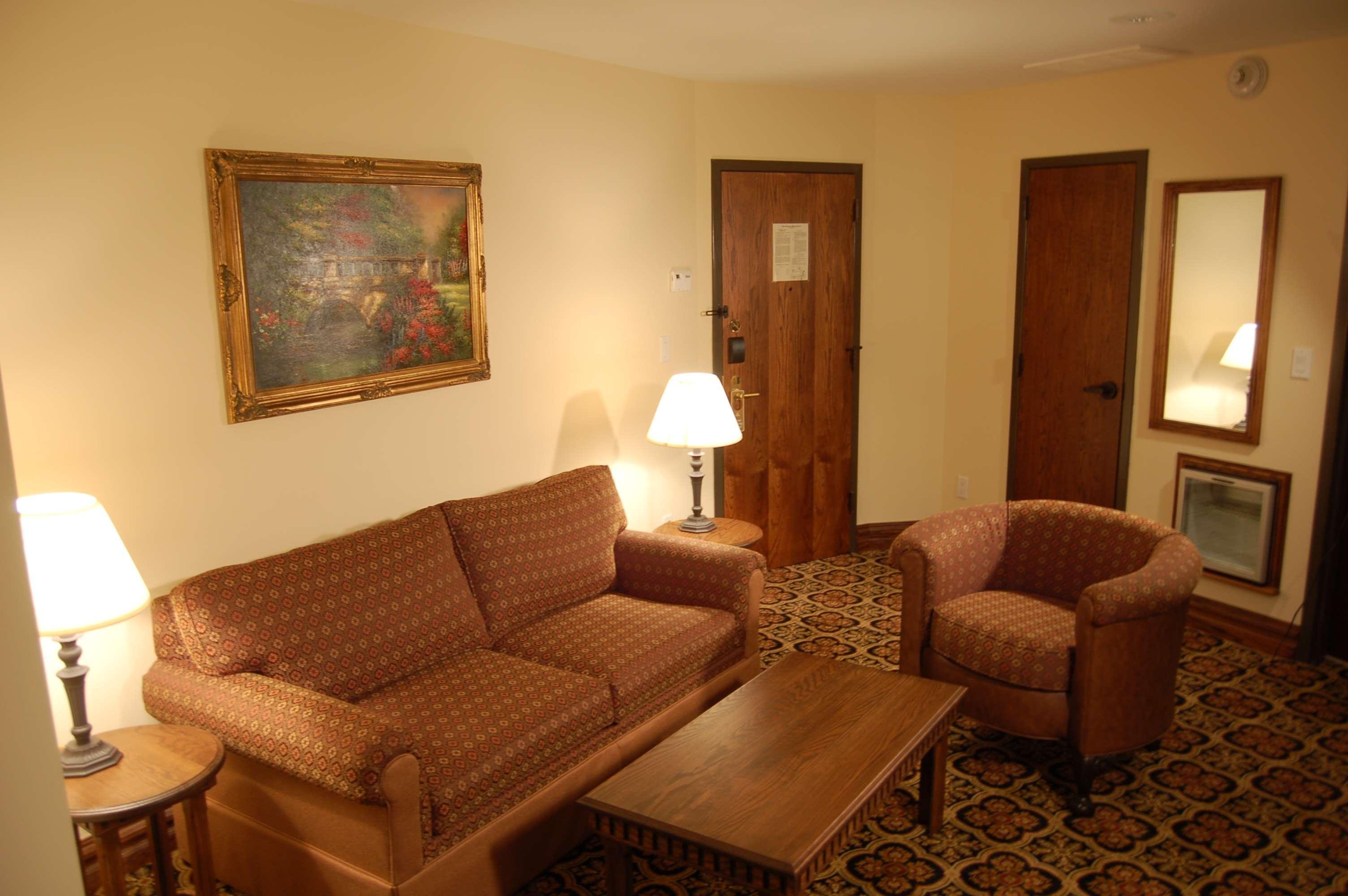 Best Western Premier Mariemont Inn Cincinnati Room photo